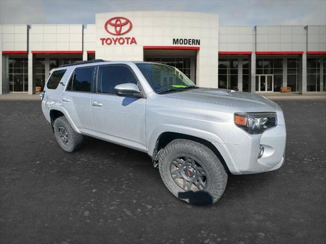 Certified Used 2019 CLASSIC SILVER MET Toyota  image 20