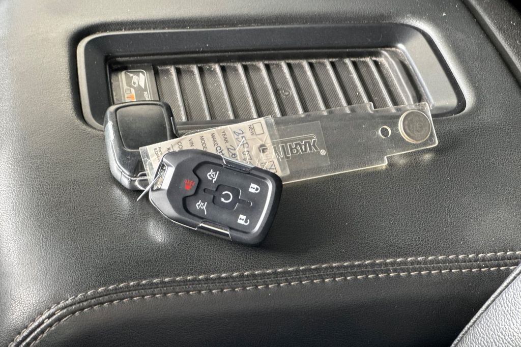 Used 2018 Silver Ice Metallic Chevrolet Premier image 11