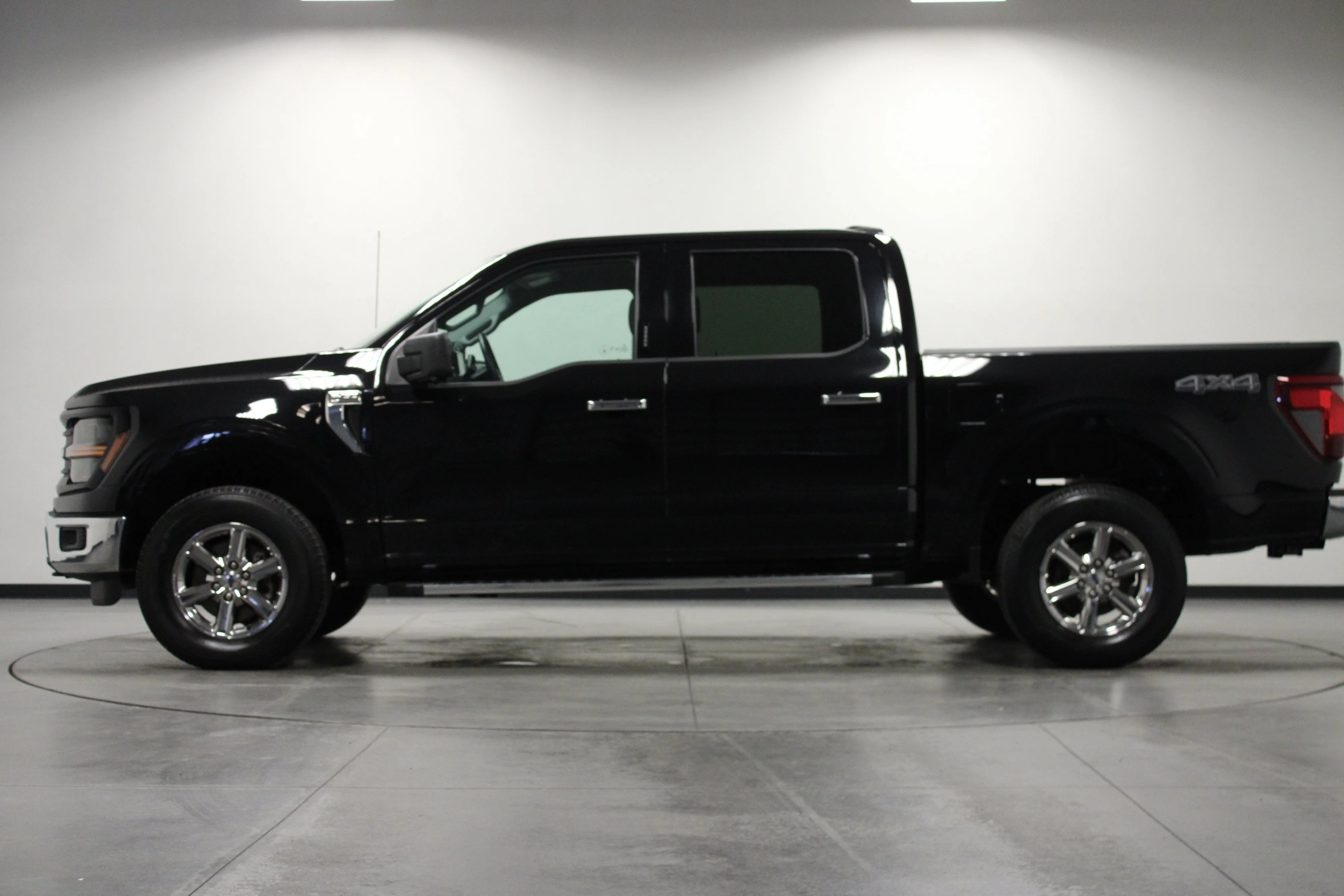 Used 2024 Agate Black Metallic Ford XLT image 7