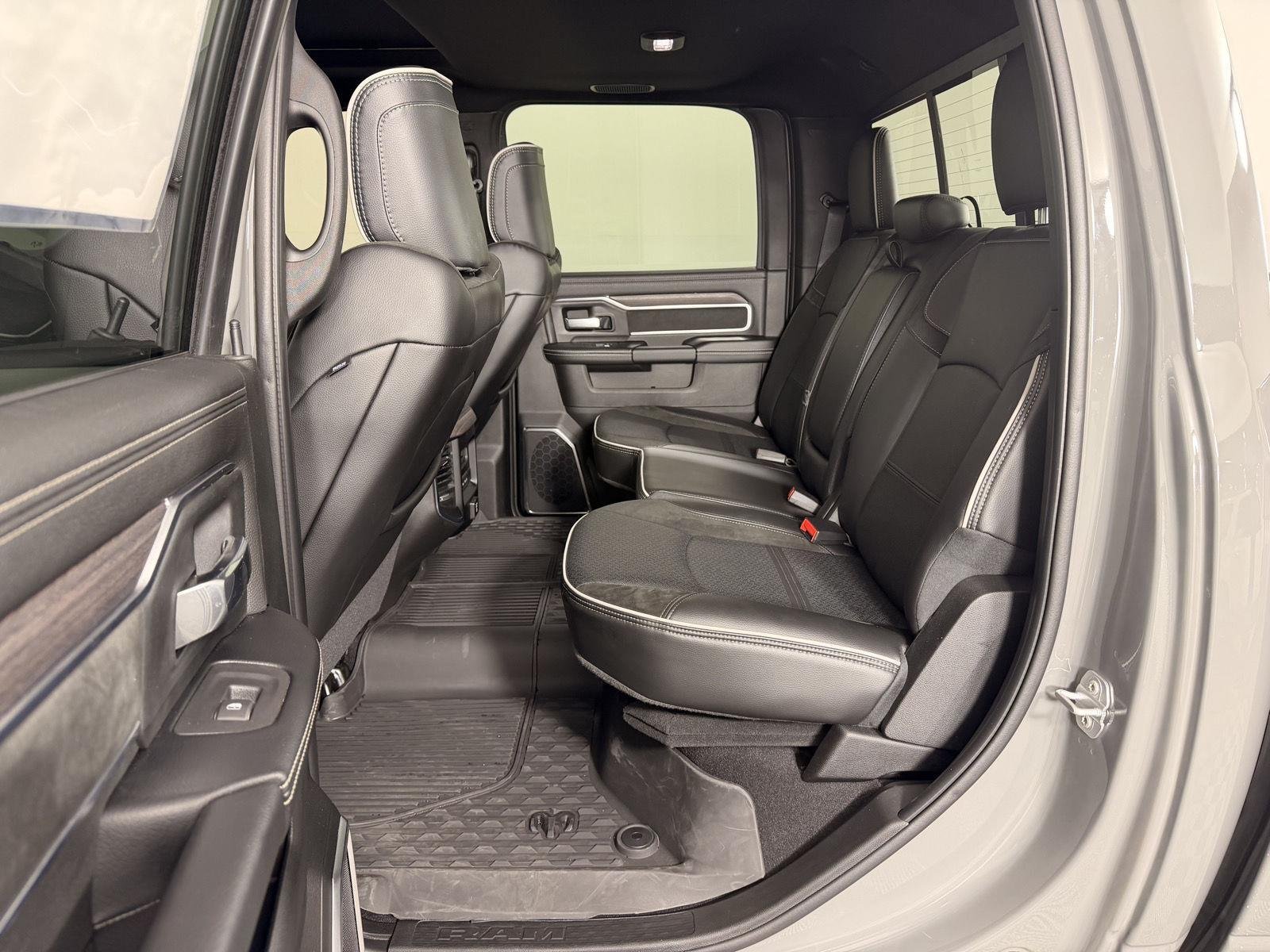 2026 RAM 3500 Laramie - Photo 15