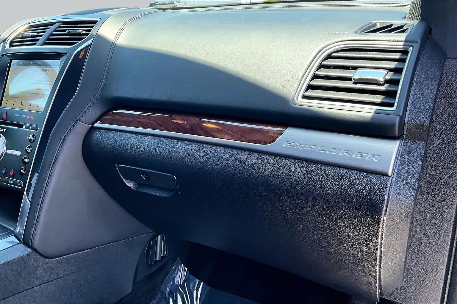 Used 2017 Magnetic Metallic Ford Platinum image 18