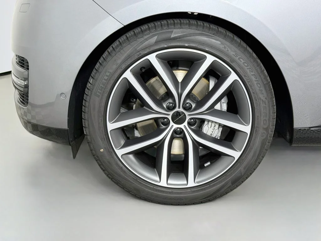 New 2026 Eiger Grey Land Rover SE image 33