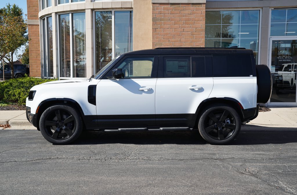New 2026 Fuji White Land Rover X-Dynamic SE image 2