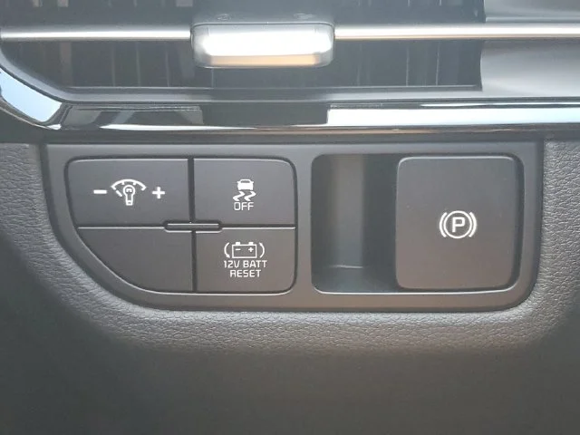 New 2027 Gravity Gray Kia LX image 30