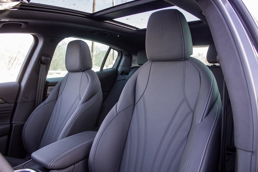 2026 Maserati Grecale Modena V6 - Photo 12