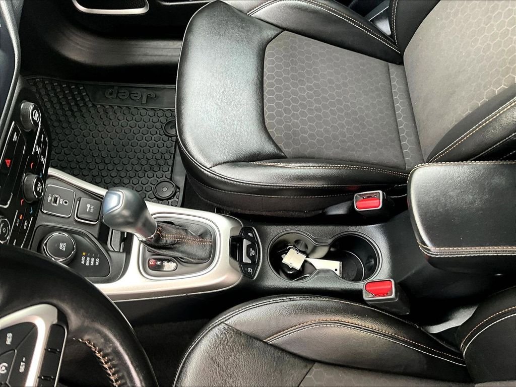 Used 2021 Blue Jeep Latitude image 19
