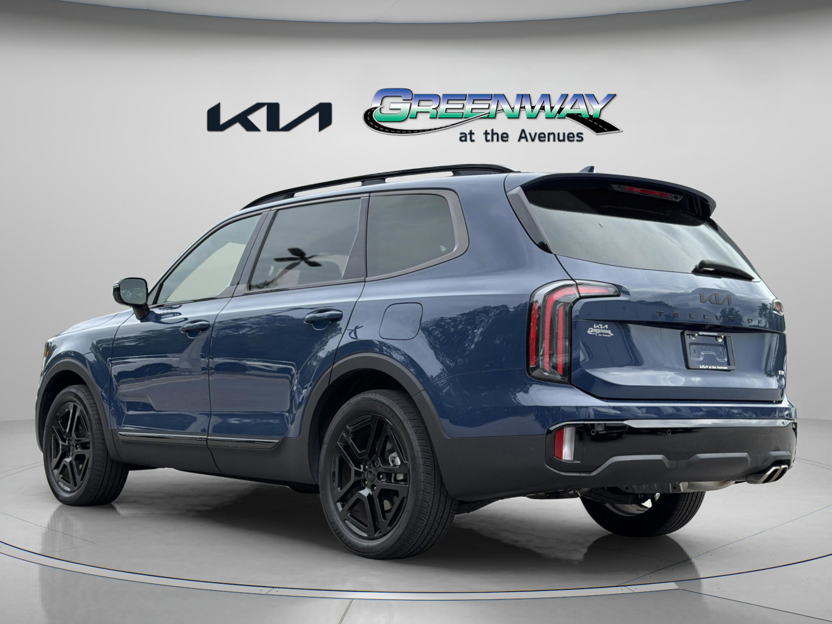 Used 2025 Midnight Lake Blue Kia SX-Prestige X-Line image 4