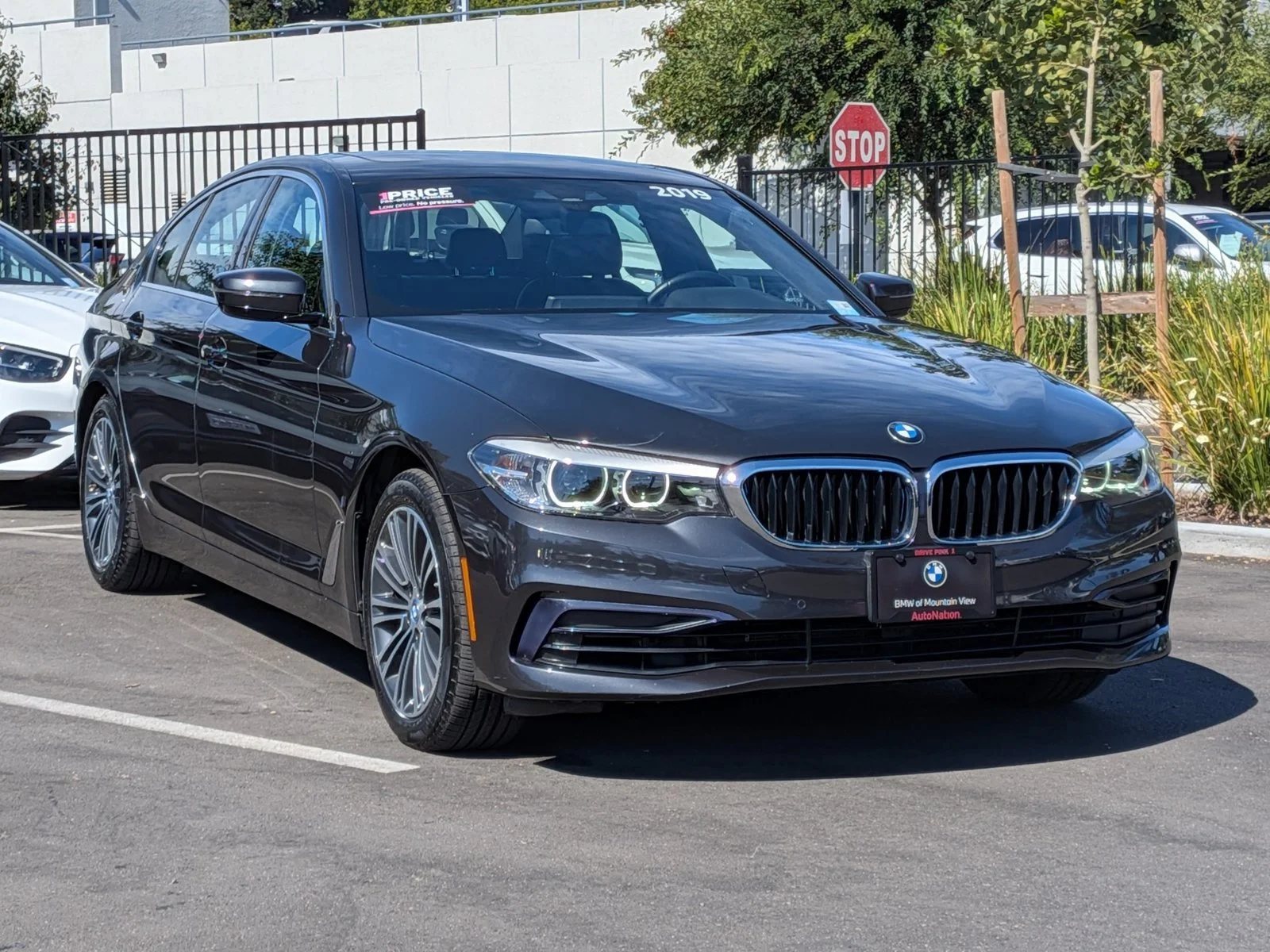 Used 2019 Dark Graphite Metallic BMW 530e iPerformance image 3