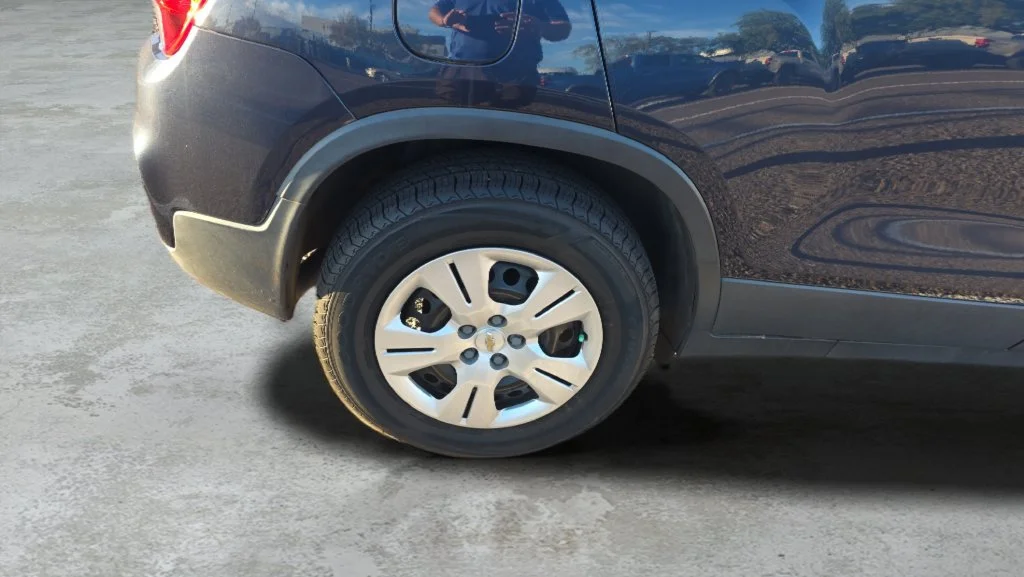 Used 2018 STORM BLUE METALLIC Chevrolet LS image 21
