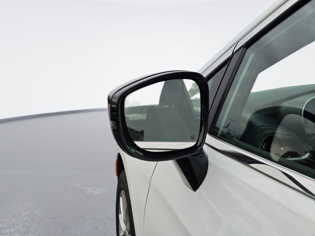 New 2027 Bright White Clear-Coat Exterior Paint Chrysler Select image 13