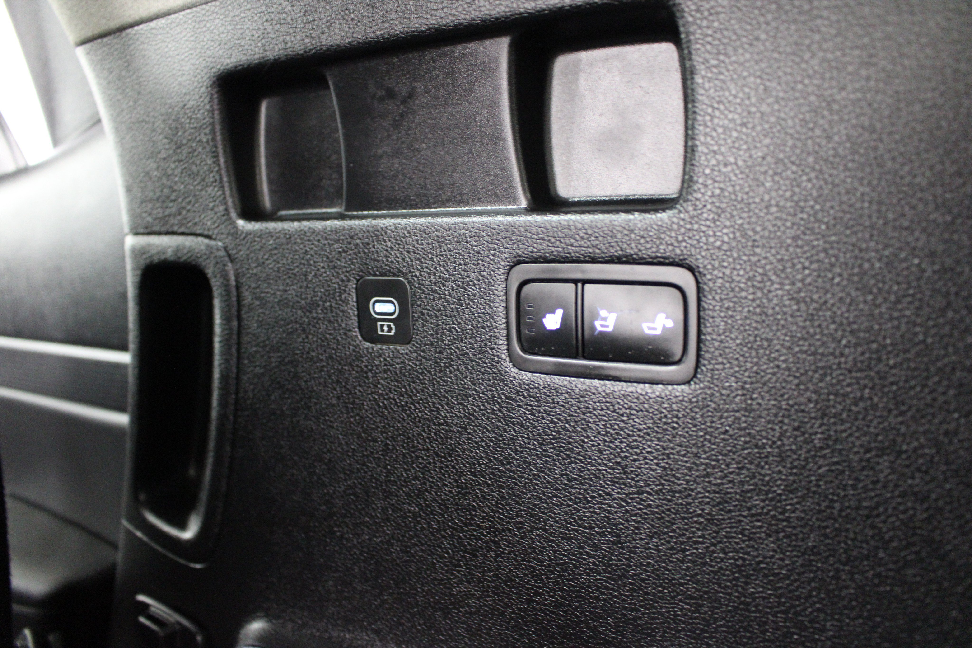 Used 2023 Abyss Black Pearl Hyundai Limited image 23