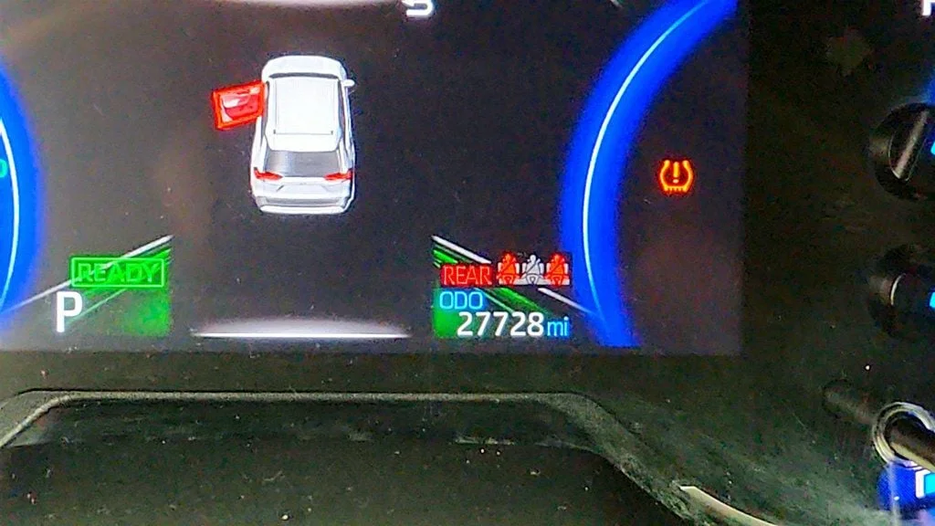 Used 2023 Ice Cap Toyota SE w/ Weather & Moonroof Pkg image 17