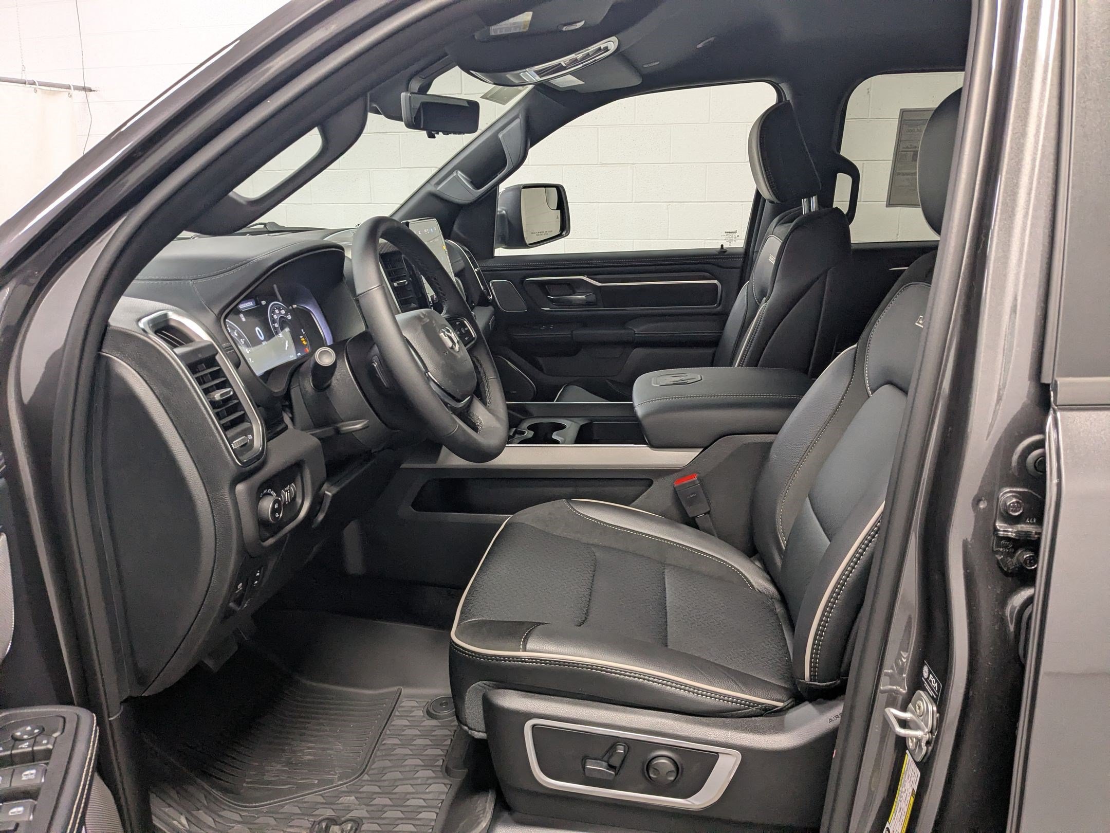 New 2026 Granite Crystal Metallic Clear-Coat Exterior Paint RAM Laramie image 14