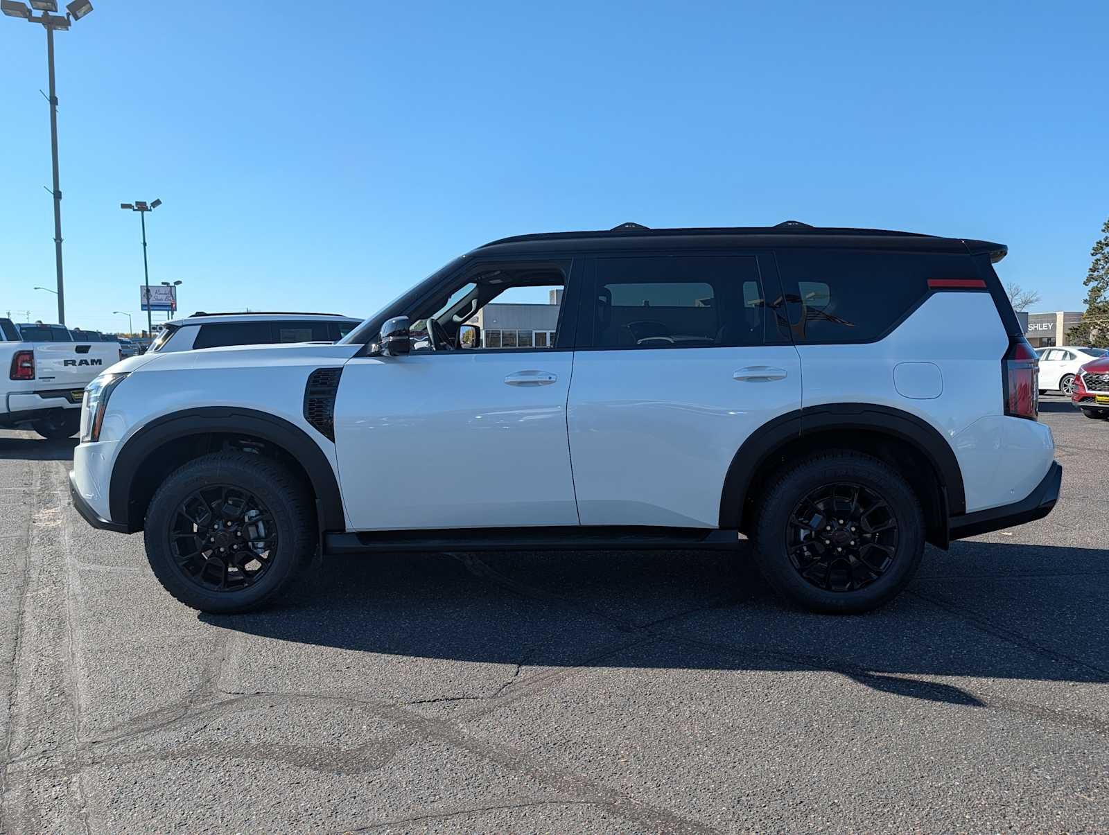 New 2026 Aspen White TriCoat / Super Black Two-tone Nissan PRO-4X® image 4