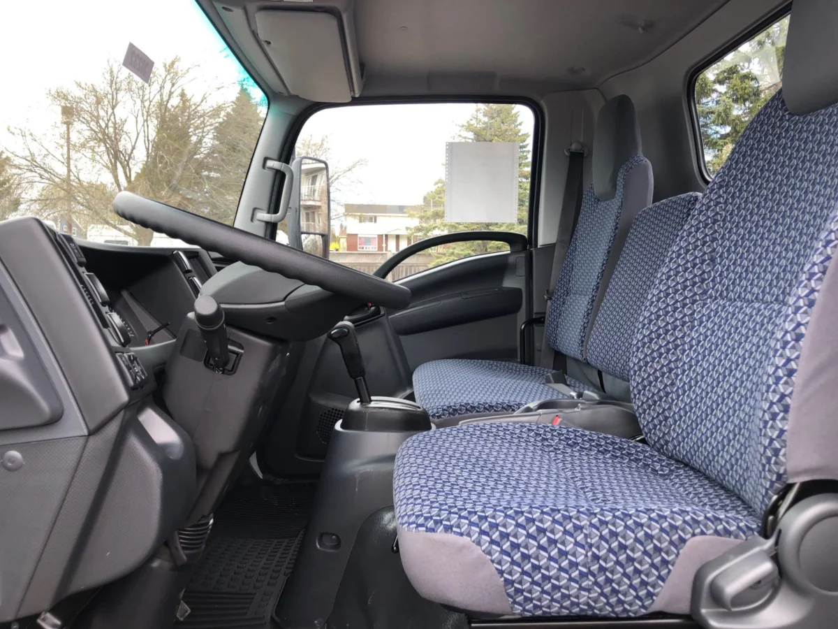 Used 2024 White Isuzu Box Truck image 6