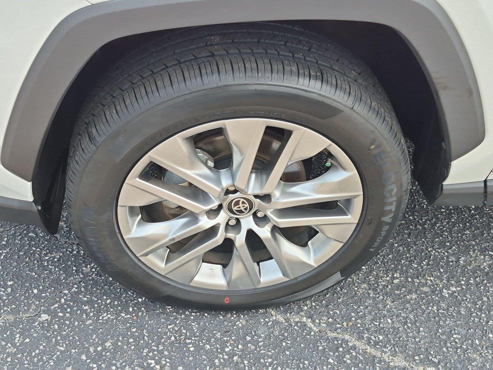Used 2023 Wind Chill Pearl Toyota XLE Premium image 10