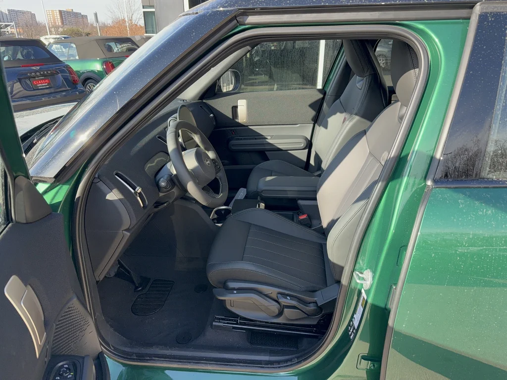 New 2026 British Racing Green IV Metallic MINI Signature Plus image 5