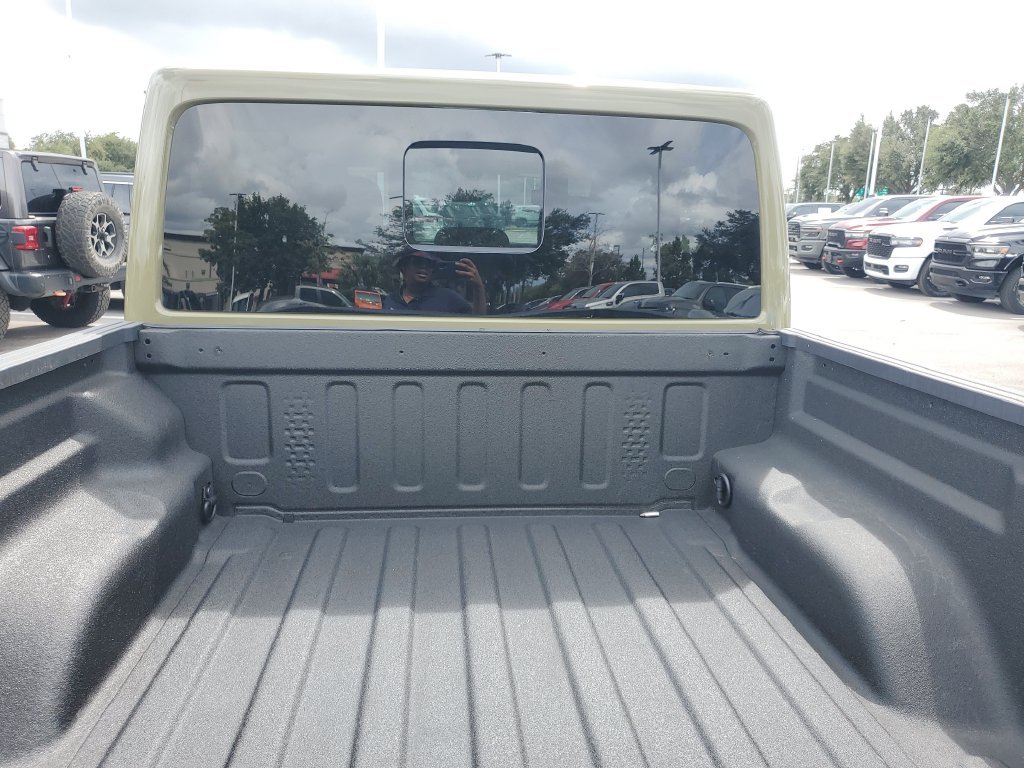 Used 2025 Green Jeep High Tide image 6
