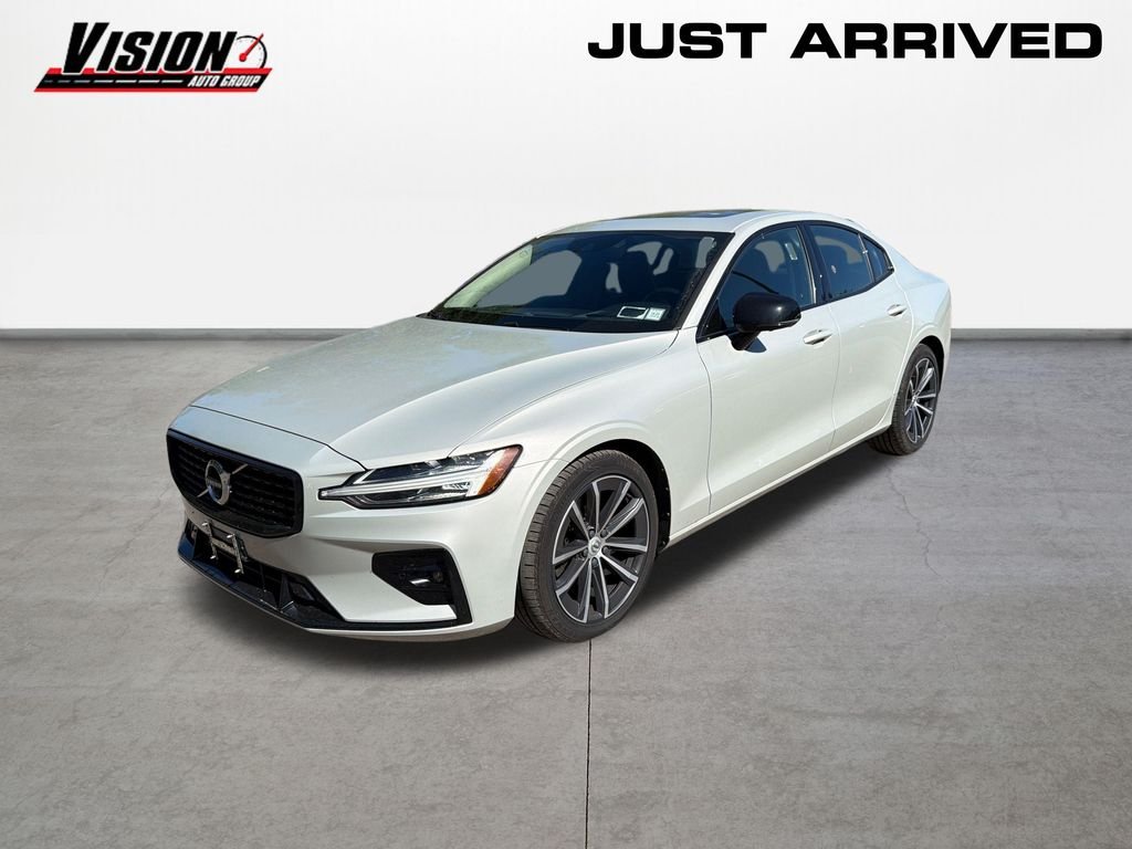 2021 Volvo S60 T5 Momentum's photo