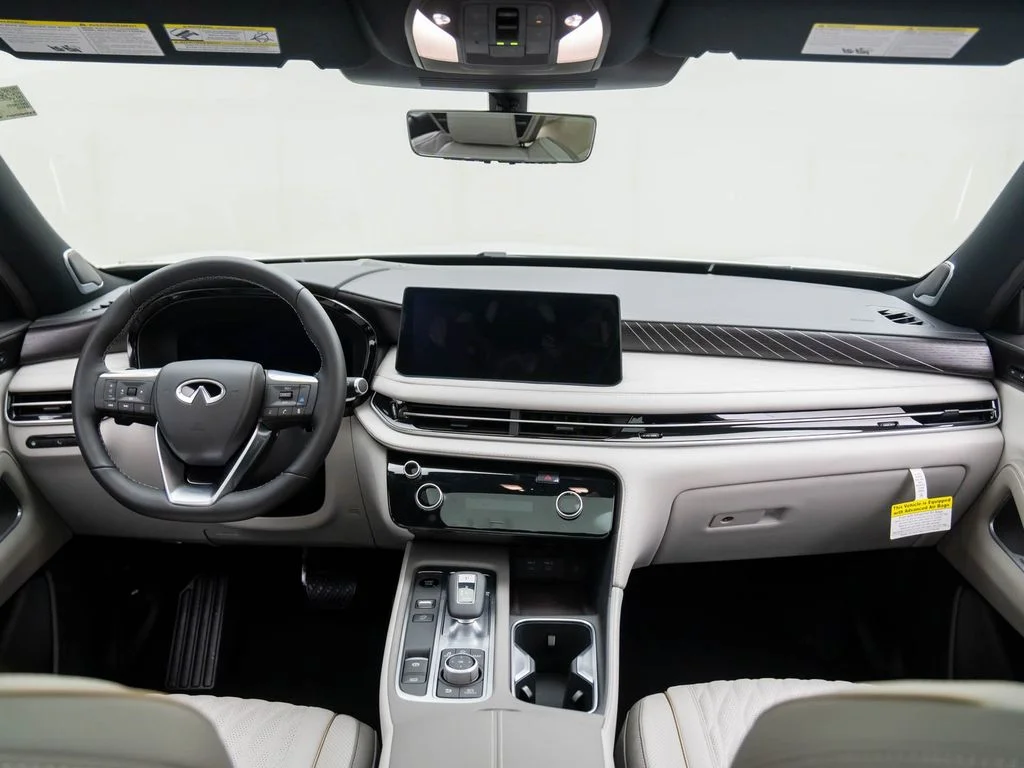 New 2027 2T RAD WHT INFINITI Autograph AWD image 9