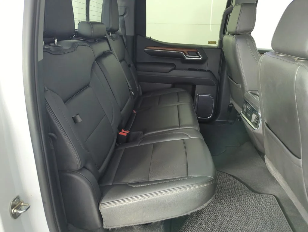 Used 2023 White GMC Denali image 31