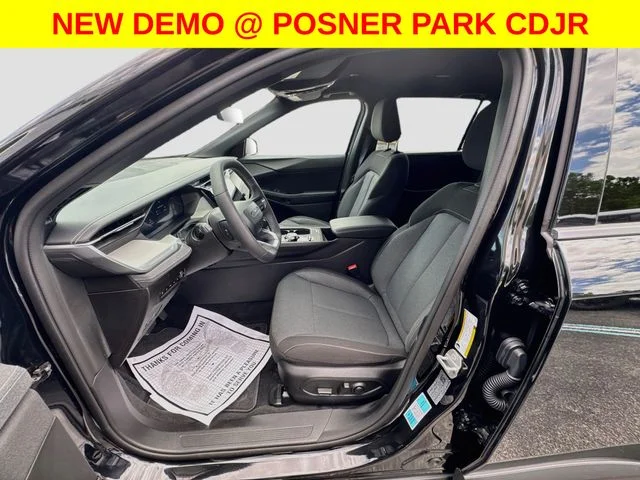 New 2026 Diamond Black Crystal Pearlcoat Jeep Laredo image 21
