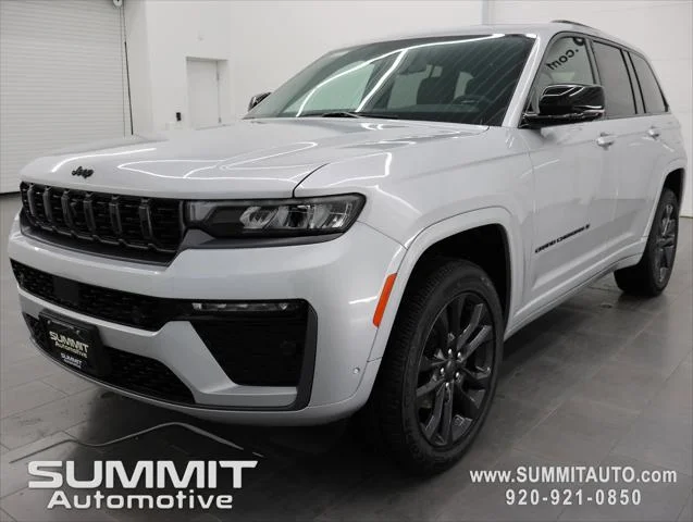 New 2026 Silver Zynith Exterior Paint Jeep Limited image 7