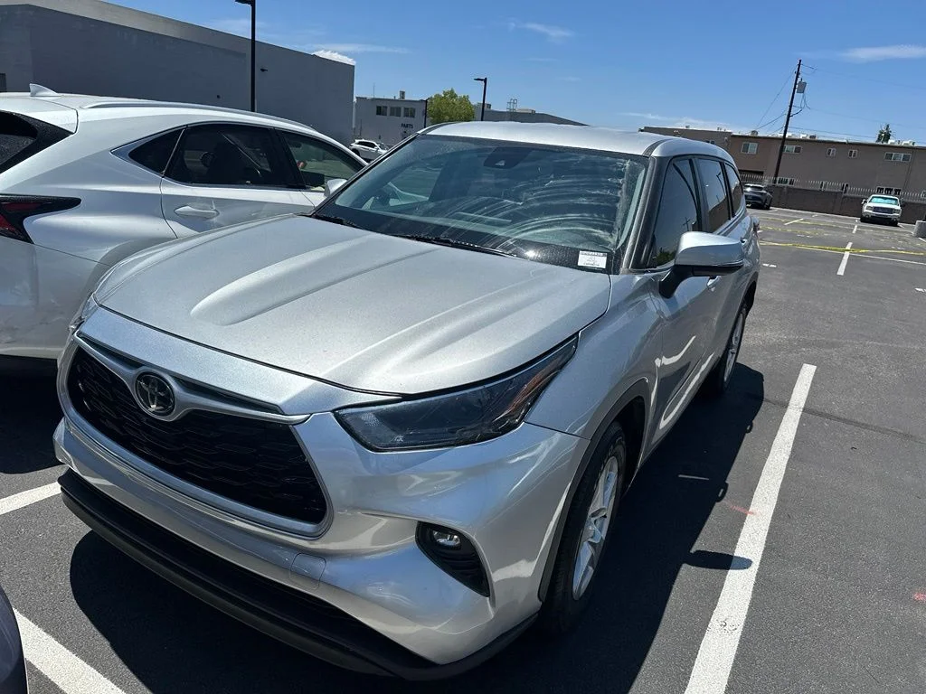 Used 2023 Silver Toyota LE image 3