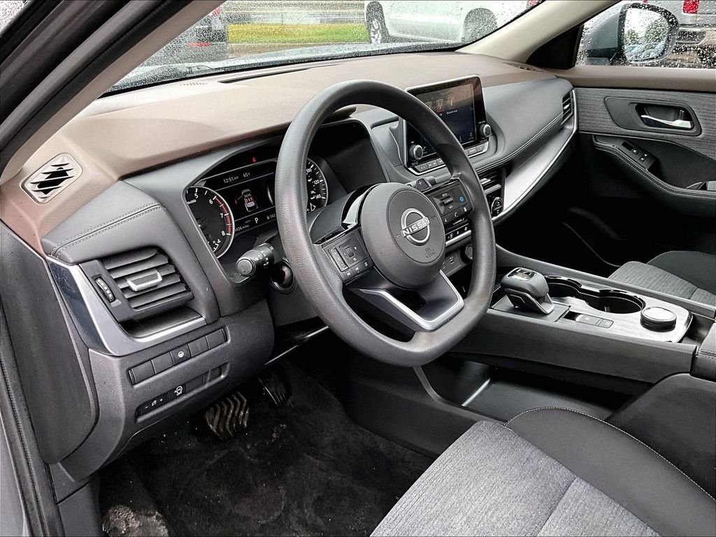 Used 2023 Gray Nissan SV image 8