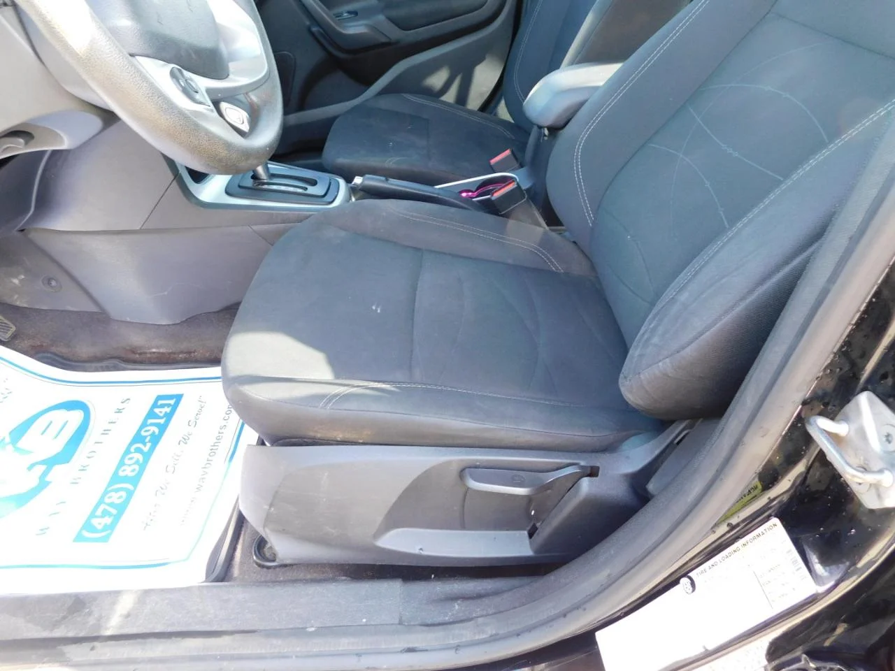 Used 2018 Black Ford SE SEDAN image 21