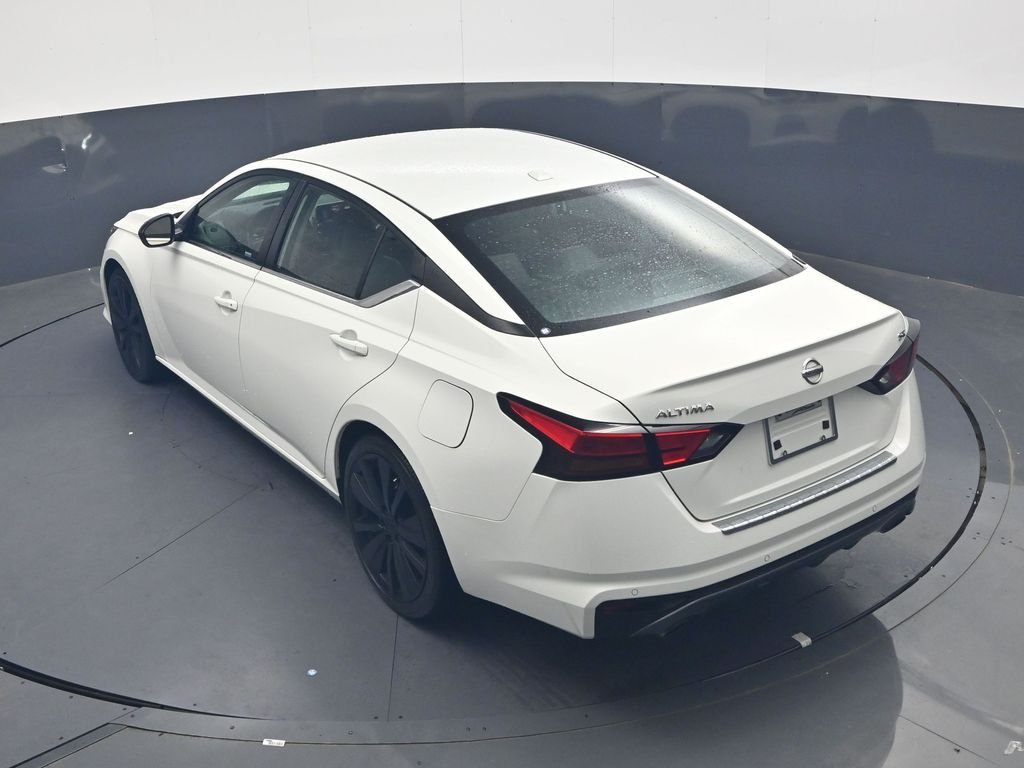 Used 2022 White Nissan 2.5 SR image 37