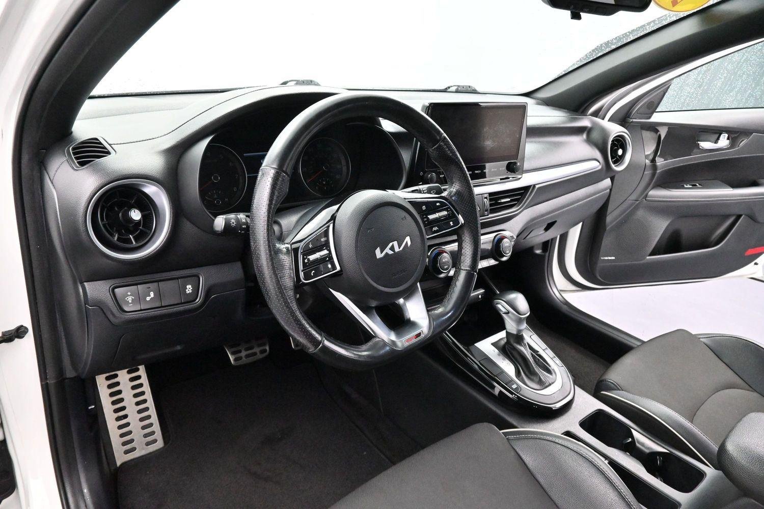 Used 2022 Snow White Pearl Kia GT-Line image 14