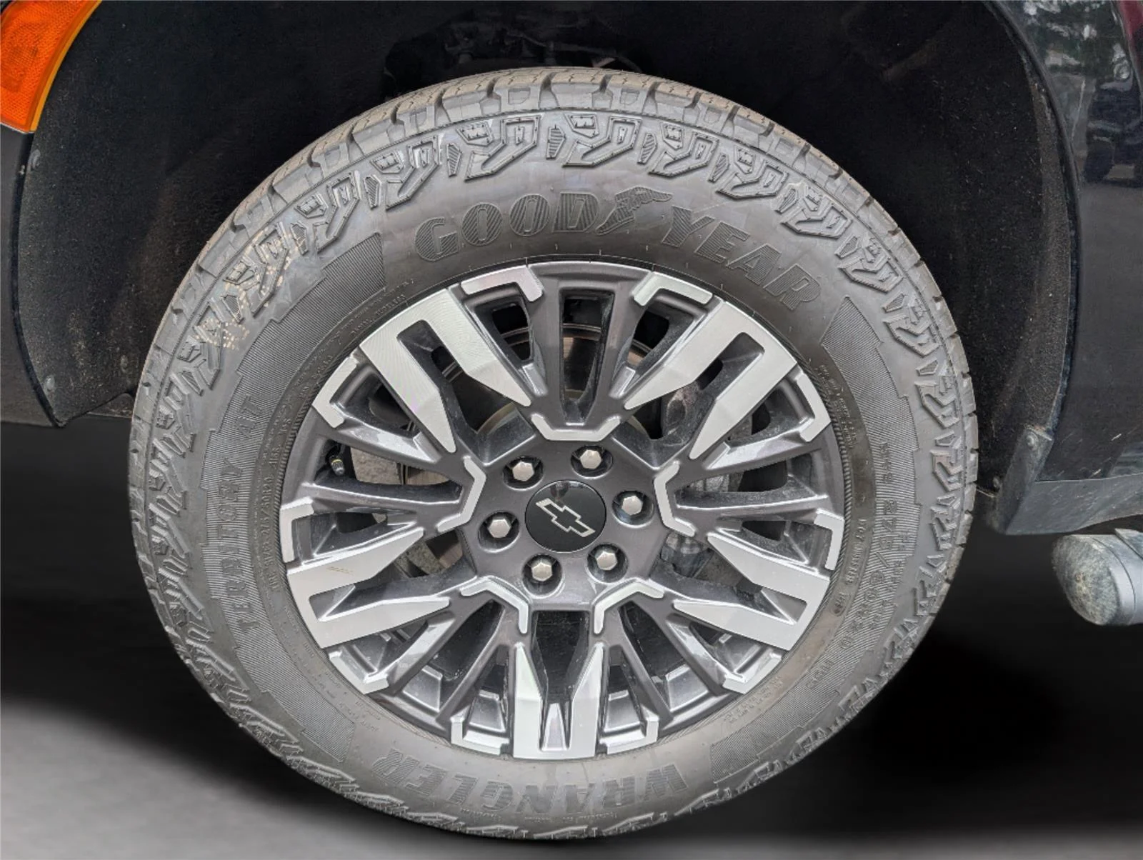 Used 2021 BLACK Chevrolet Z71 image 35