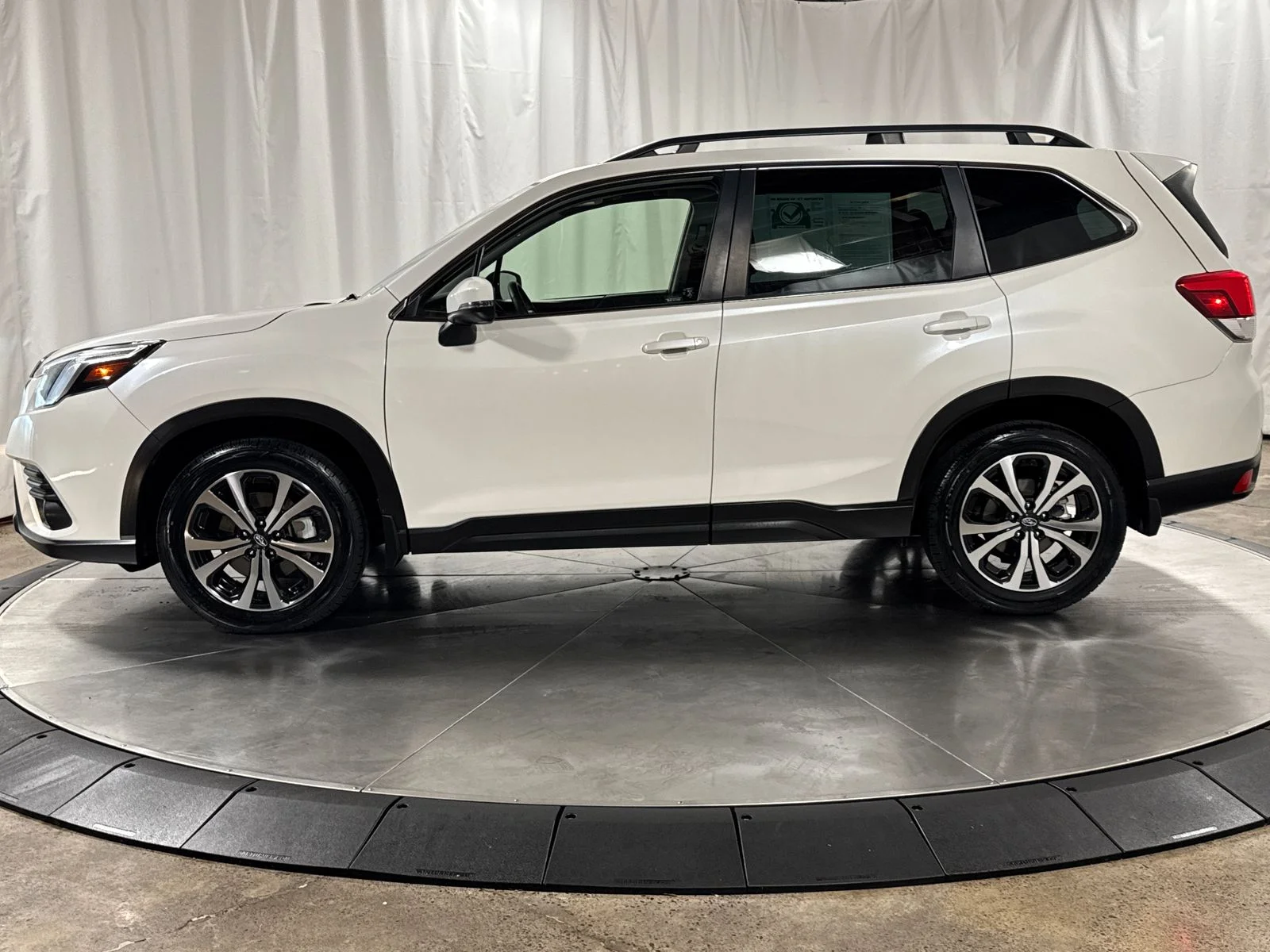Used 2023 Crystal White Pearl Subaru Limited image 8