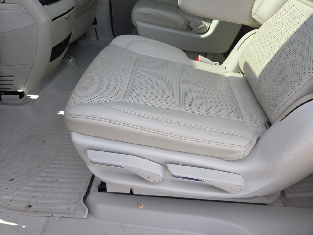 Used 2021 Crystal White Cadillac Sport Platinum image 14