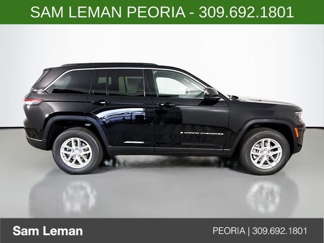 New 2026 Diamond Black Crystal Pearlcoat Jeep Laredo X image 8
