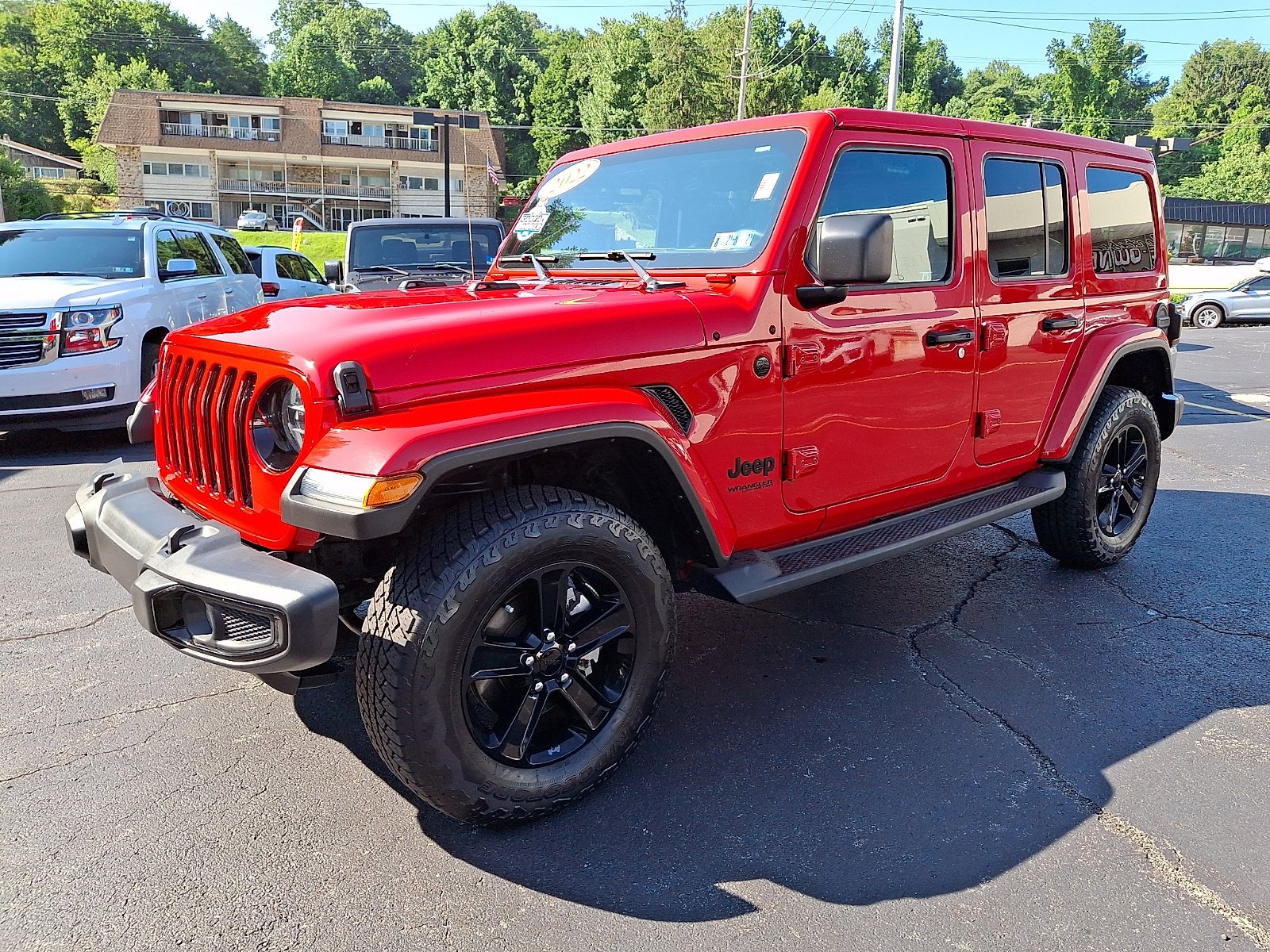 Certified Used 2022 Firecracker Red Clearcoat Jeep Unlimited Sahara Altitude image 3