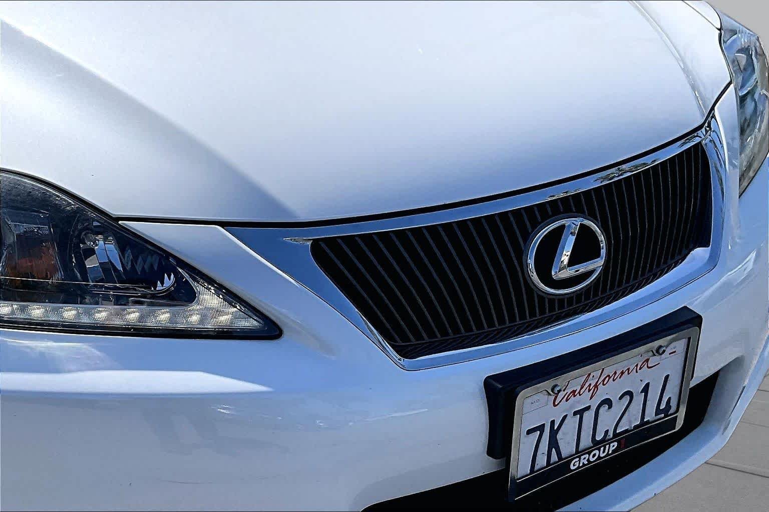 Used 2015 Starfire Pearl Lexus  image 28