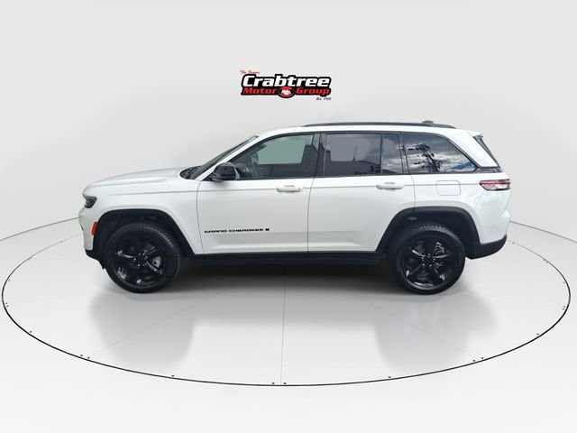 Used 2024 White Jeep Altitude image 5