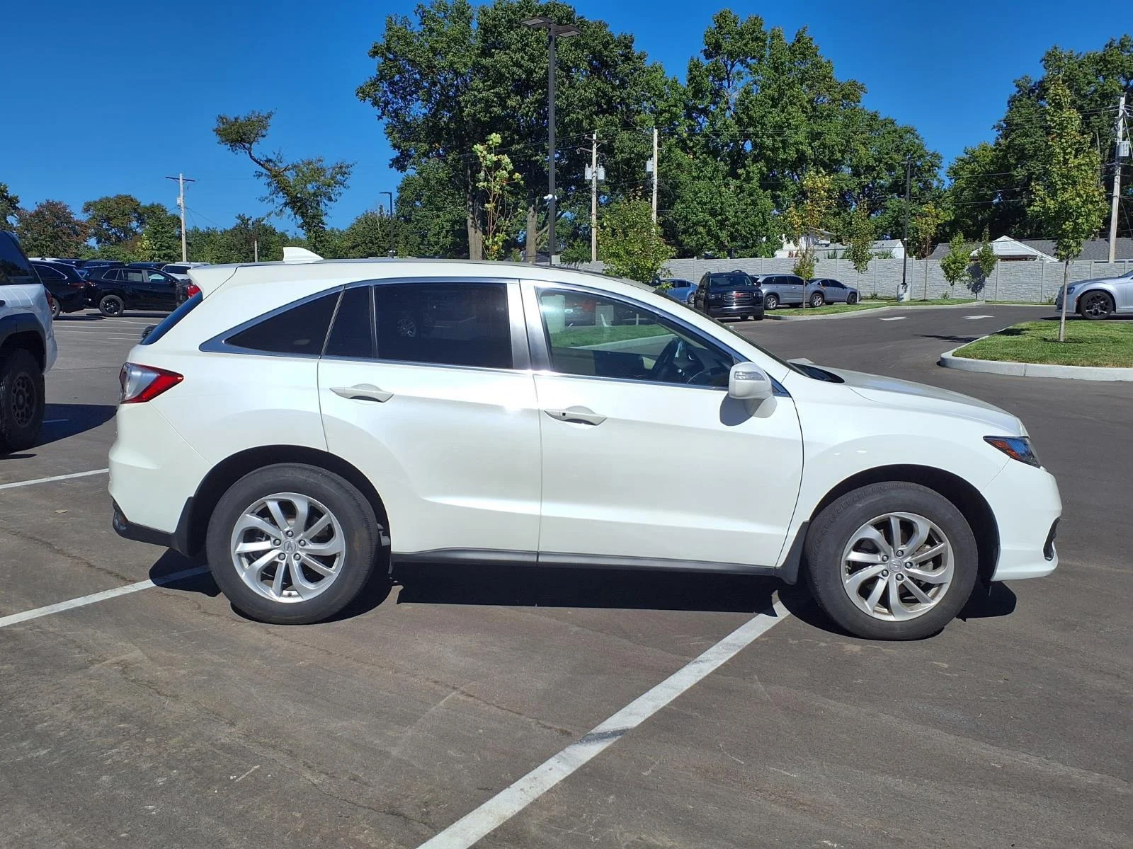 Used 2016 White Diamond Pearl Acura  image 2