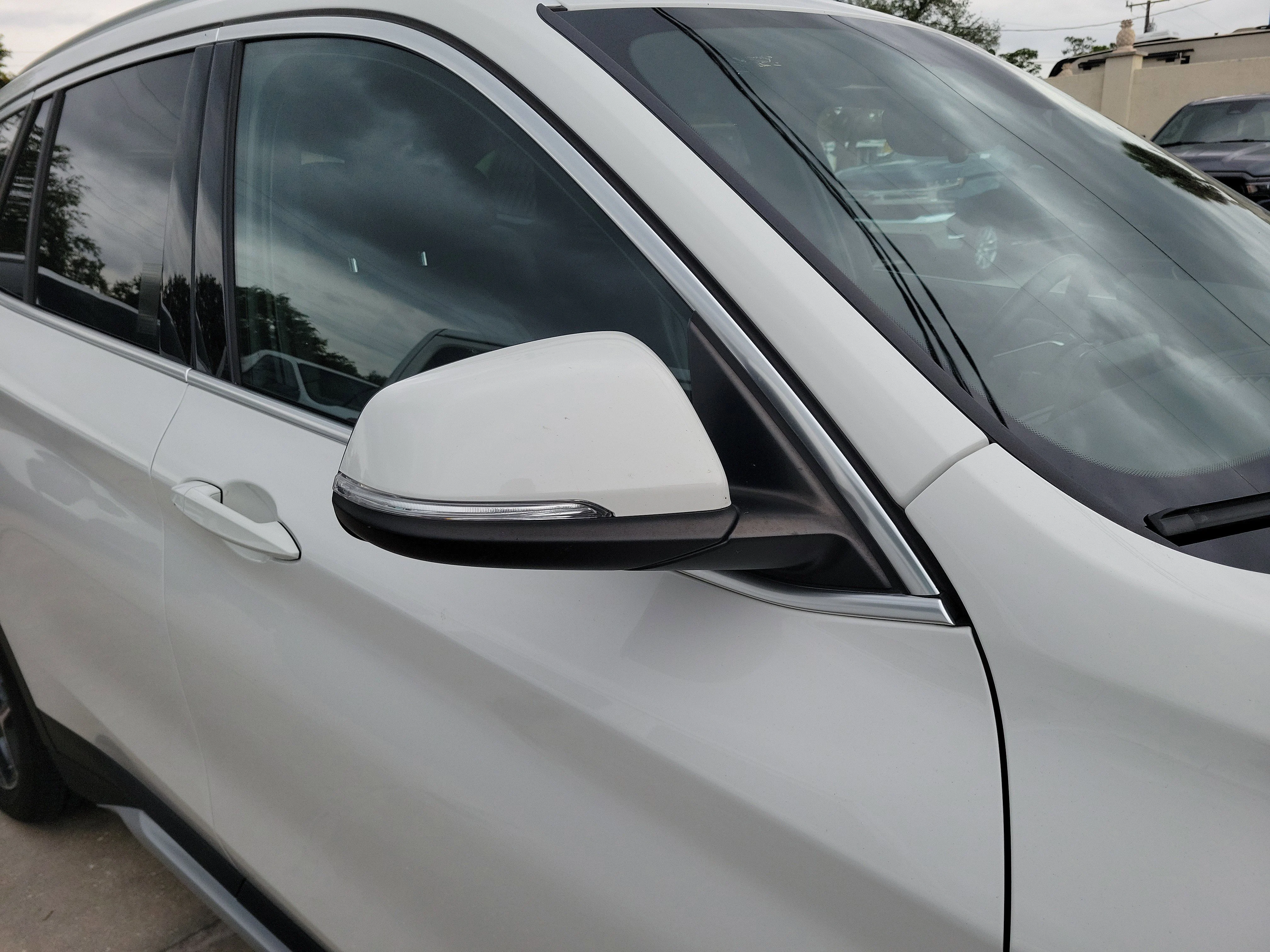 Used 2018 Alpine White BMW sDrive28i image 8
