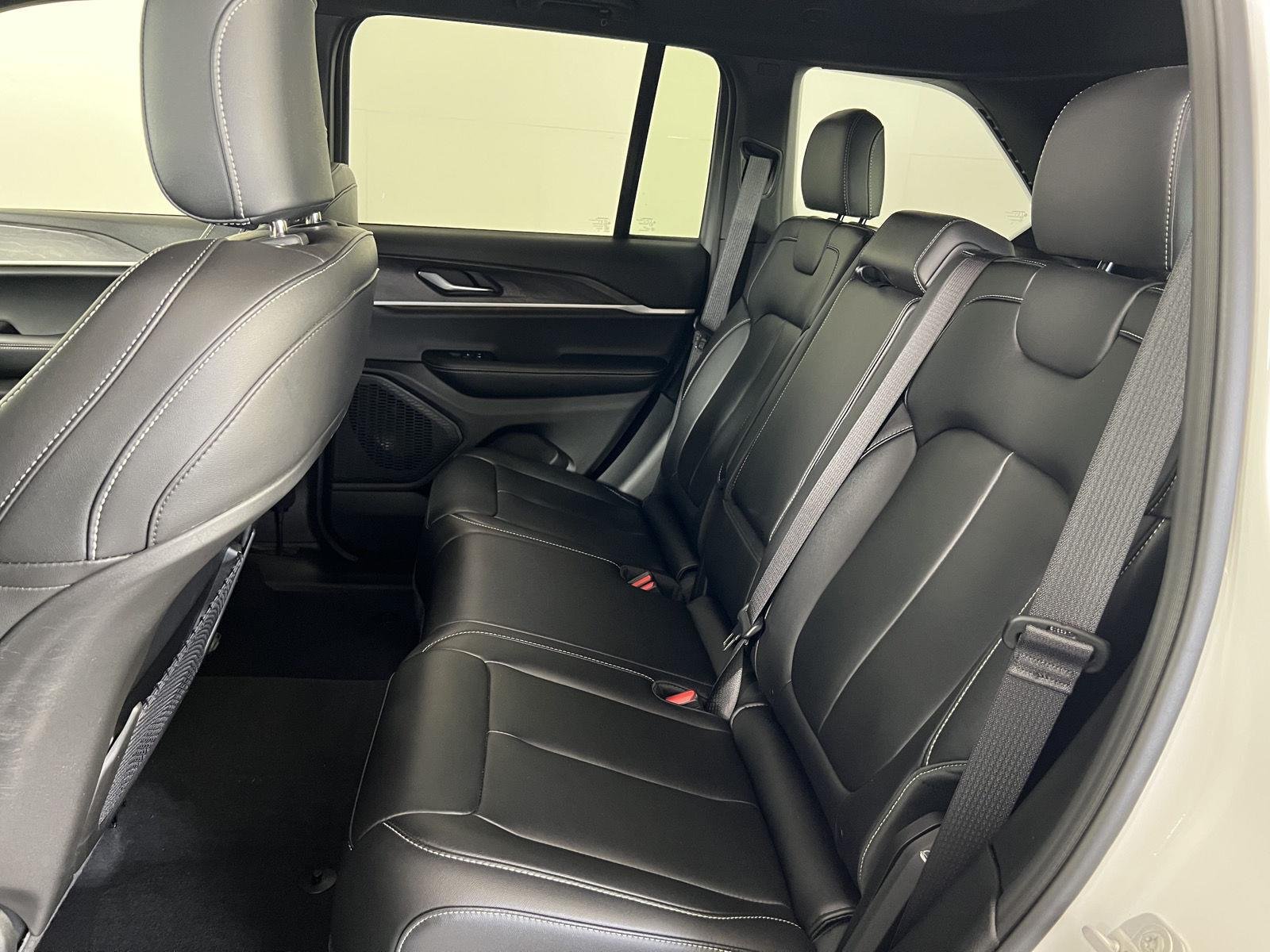 Used 2025 Wh Jeep  image 19