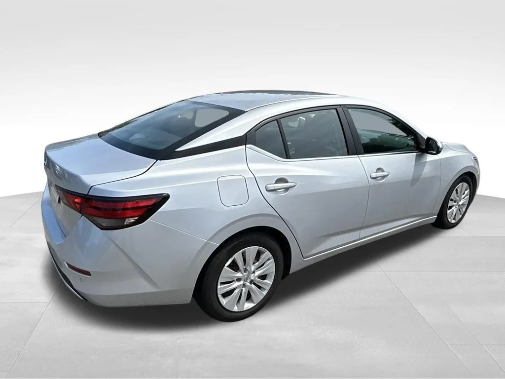 Used 2020 Silver Nissan S image 7