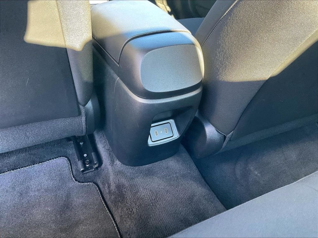 Used 2025 White Hyundai SEL Sport image 27