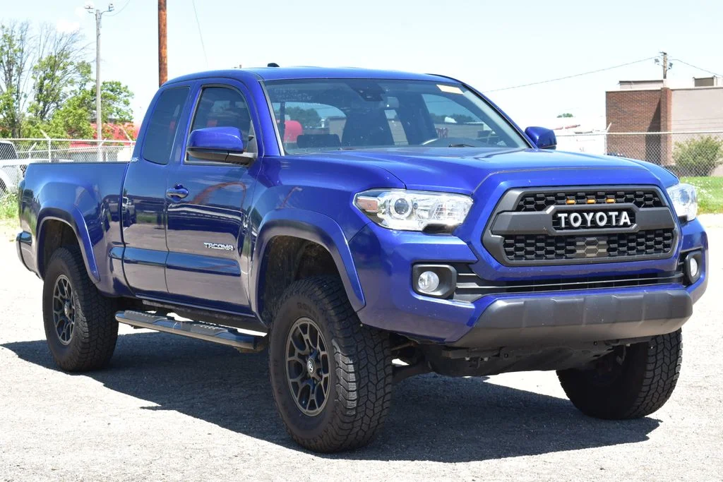 Certified Used 2022 Blue Crush Metallic Toyota SR5 image 3