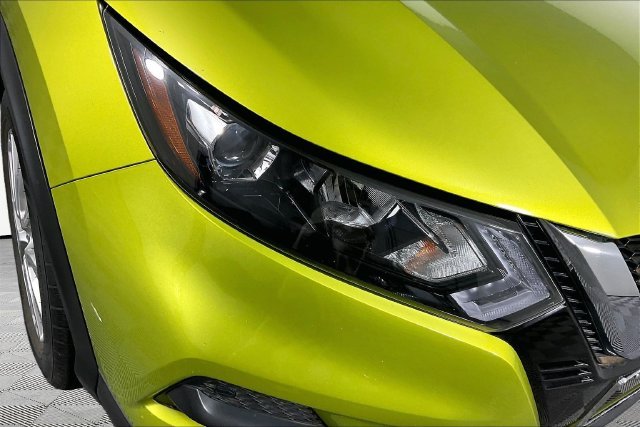 Used 2020 Green Nissan S image 12