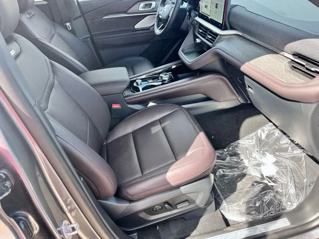 New 2026 Carbonized Gray Metallic Ford Platinum™ image 19