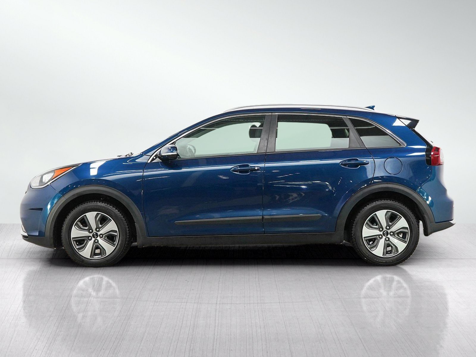 Used 2018 Kia Niro EX with VIN KNDCC3LC8J5146923 for sale in Burnsville, Minnesota