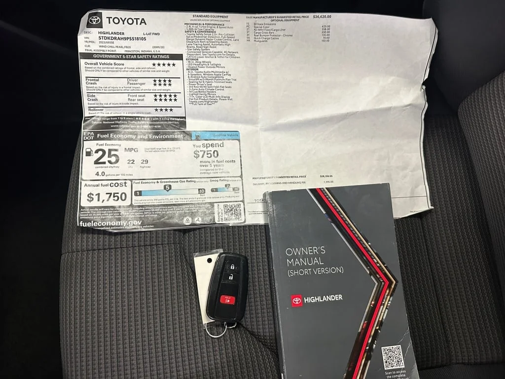 Used 2023 Wind Chill Pearl Toyota L image 4