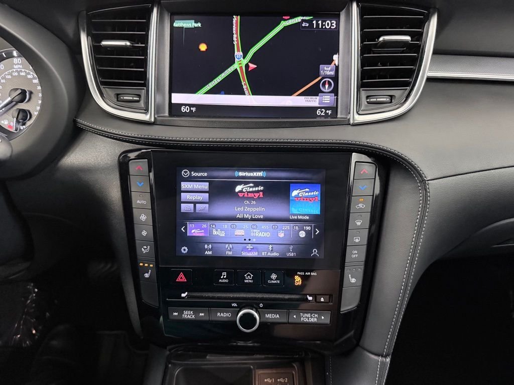 Used 2020 White INFINITI LUXE image 17
